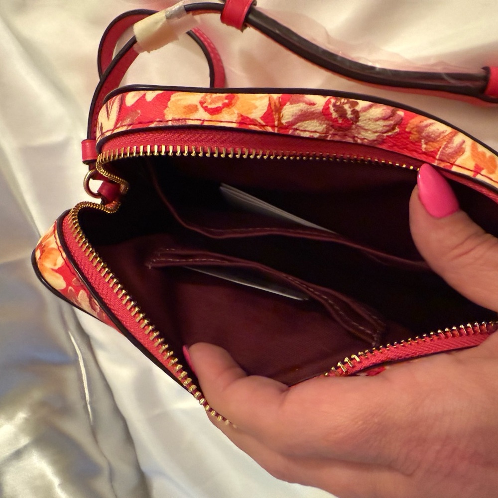 🧡Coach NEW Summer Red Floral Print‎ Camera Crossbody Bag🧡 - Picture 4 of 6